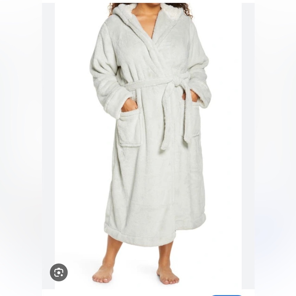 LL BEAN WICKED HOODED PLUSH ROBE new with tags